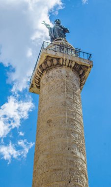 trajan'ın sütun Roma'da Romalılar savaşçılar ile güzel yüksek kabartma heykel
