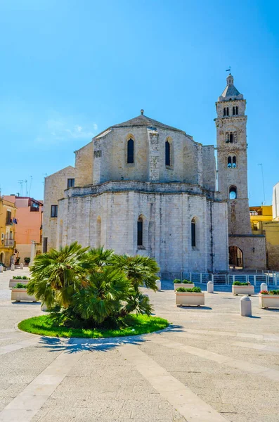 İtalyan şehri Bartlett 'teki Bazilika del Santo Sepolcro manzarası