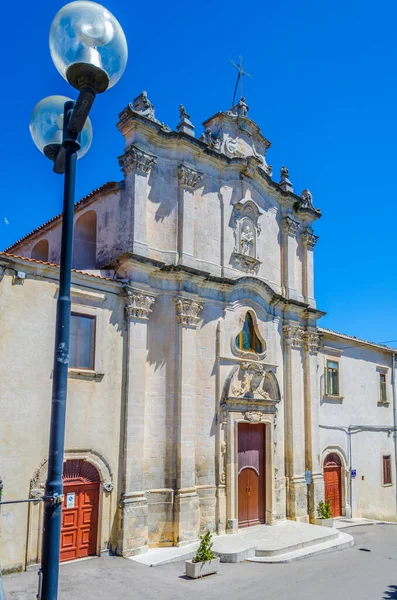 İtalyan şehri Monte Santangel 'de bir kilise manzarası