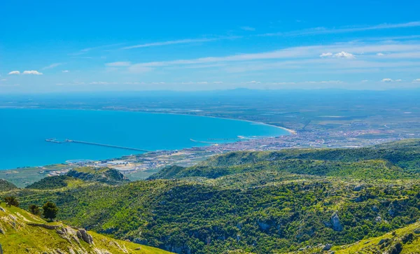 İtalya 'daki Manfredonia Körfezi' nin havadan görünüşü