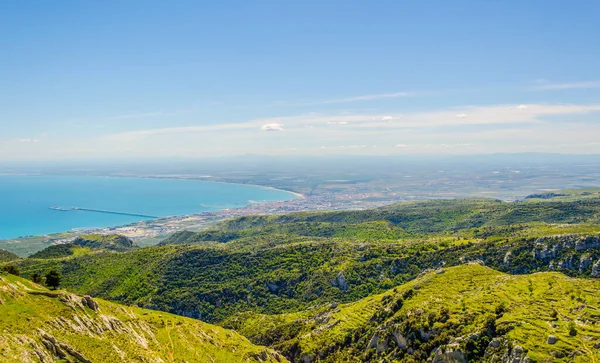 İtalya 'daki Manfredonia Körfezi' nin havadan görünüşü