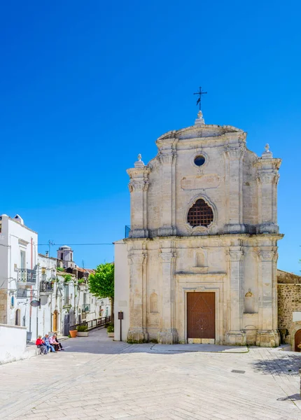 İtalyan şehri Monte Santangel 'de bir kilise manzarası