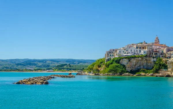 İtalyan şehrinin kıyı şeridi manzarası
