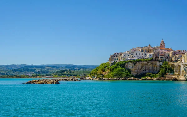 İtalyan şehrinin kıyı şeridi manzarası