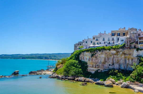 İtalyan şehrinin kıyı şeridi manzarası