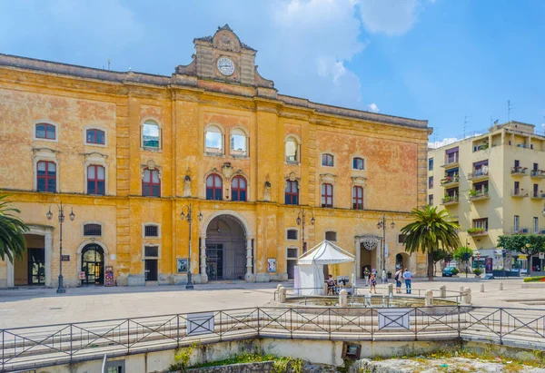 Matera, İtalya 'da küçük bir meydan manzarası