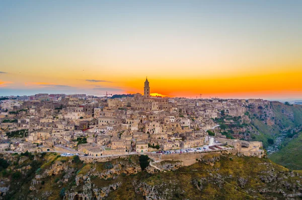 İtalyan şehri Mater 'in günbatımı manzarası