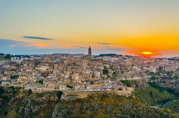 İtalyan şehri Mater 'in günbatımı manzarası