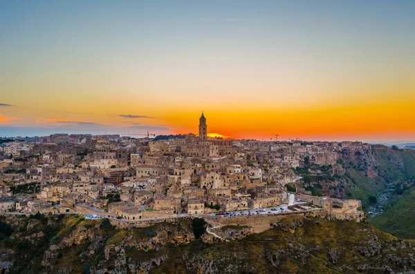 İtalyan şehri Mater 'in günbatımı manzarası