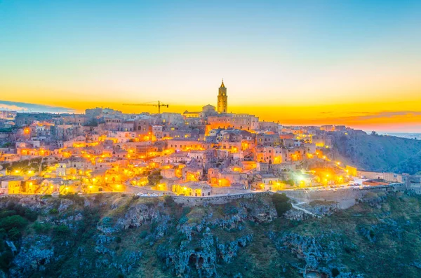 İtalyan şehri Mater 'in günbatımı manzarası