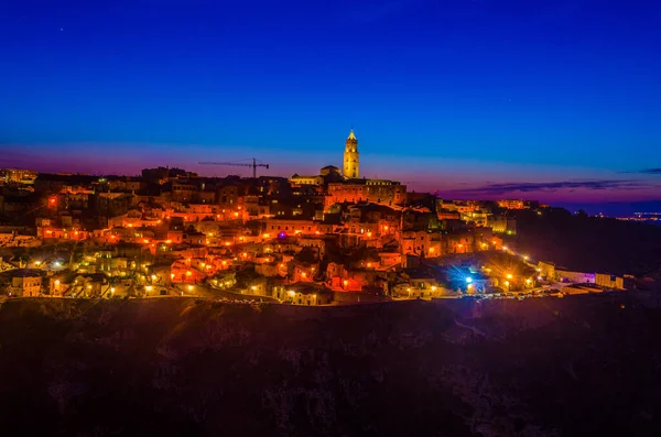 İtalyan şehri Mater 'in Gece Manzarası
