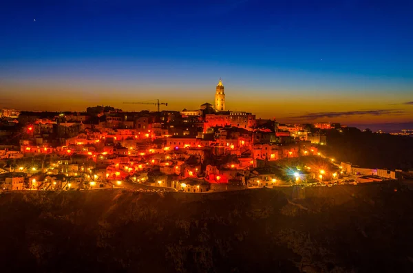 İtalyan şehri Mater 'in Gece Manzarası