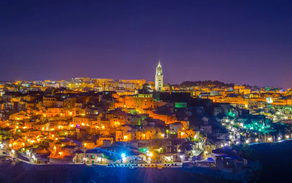 İtalyan şehri Mater 'in Gece Manzarası