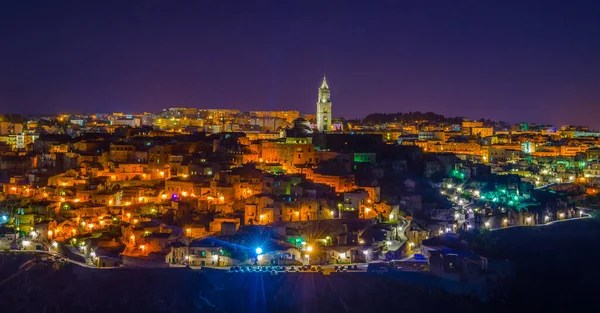İtalyan şehri Mater 'in Gece Manzarası