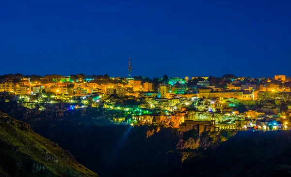 İtalyan şehri Mater 'in Gece Manzarası