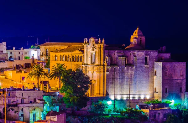 Matera, İtalya 'daki Aziz Augustin Manastırı' nın gece manzarası