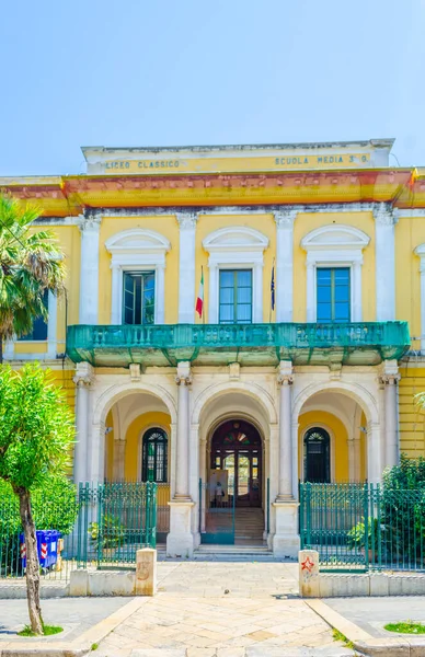 İtalyan kenti Molfett 'te eski bir ev manzarası