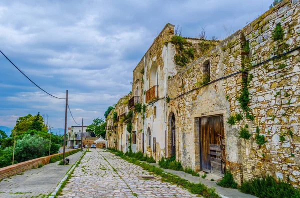 Deprem sonucu ağır hasar gören İtalyan hayalet şehri Craco 'nun görüntüsü
