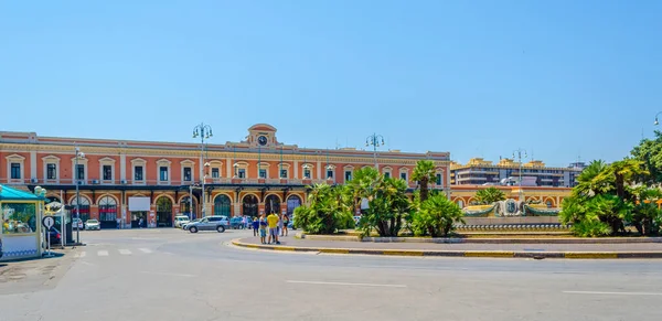 Bari, İtalya 'daki tren istasyonu manzarası