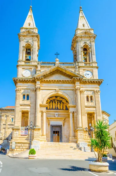 View Basilica Cosma Damiano Alberobello Italy — Stockfoto