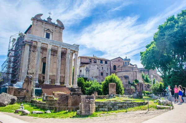 Cada Año Miles Turistas Pasean Por Las Ruinas Del Foro —  Fotos de Stock