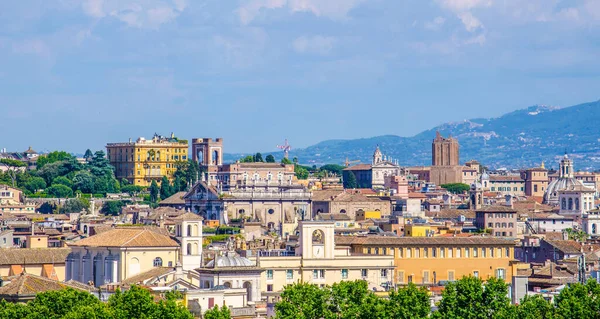 Roma 'nın güzel şehir manzarası Castel Santangelo' nun tepesinden alındı.