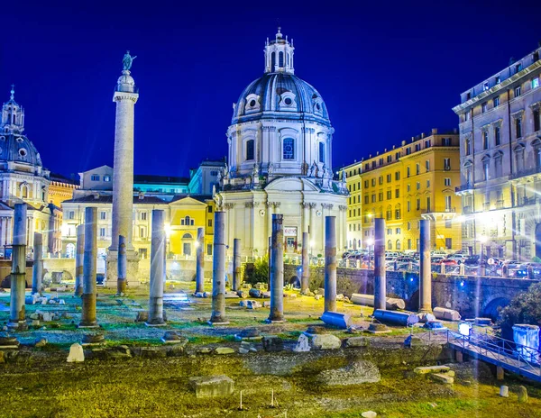 Trajan Forumu (Foro Di Borghese'nin) bazı kalıntılar, Trajan'ın sütun, Santissimo Nome di Maria al Foro Borghese'nin Kilisesi ve diğer binalar ve kopya alanı ile gösterilen gece parçası