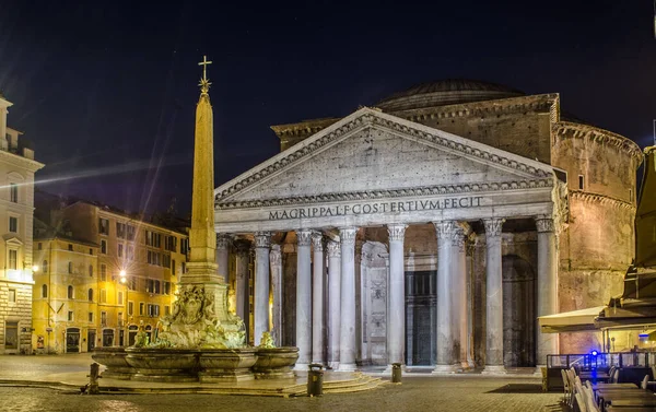 Roma 'daki panteon üzerinde gece görüşü