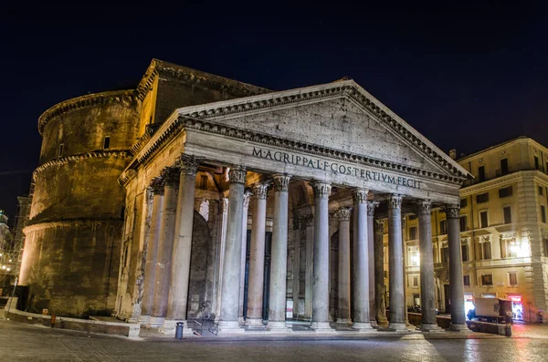Roma 'daki panteon üzerinde gece görüşü