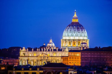 Vatikan müzelerinden alınan Aziz Peters Bazilikası 'nın kubbesine bakış