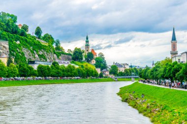 Salzburg, Avusturya 'daki Salzach nehrinin manzarası