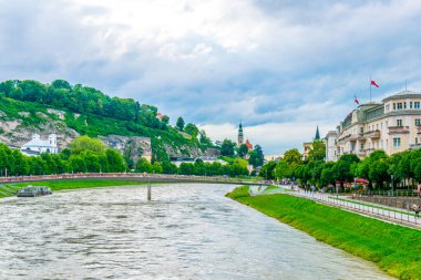 Salzburg, Avusturya 'daki Salzach nehrinin manzarası