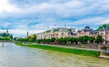 Salzburg, Avusturya 'daki Salzach nehrinin manzarası