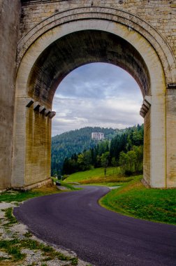 Avusturya 'daki semmering bahn unesco dünya mirası demiryolunun bir viyadük detayı