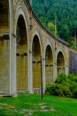Avusturya 'daki semmering bahn unesco dünya mirası demiryolunun bir viyadük detayı