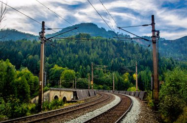 Avusturya 'daki semmering bahn unesco dünya mirası demiryolunun bir viyadük detayı
