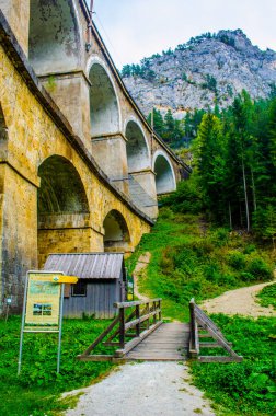 Avusturya 'daki semmering bahn unesco dünya mirası demiryolunun bir viyadük detayı