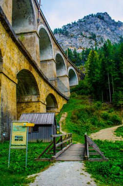 Avusturya 'daki semmering bahn unesco dünya mirası demiryolunun bir viyadük detayı