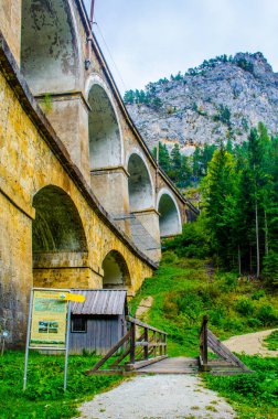 Avusturya 'daki semmering bahn unesco dünya mirası demiryolunun bir viyadük detayı