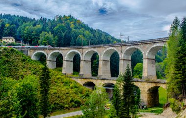 Avusturya 'daki semmering bahn unesco dünya mirası demiryolunun bir viyadük detayı