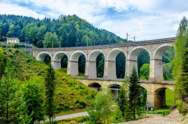 Avusturya 'daki semmering bahn unesco dünya mirası demiryolunun bir viyadük detayı