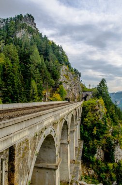 Avusturya 'daki semmering bahn unesco dünya mirası demiryolunun bir viyadük detayı