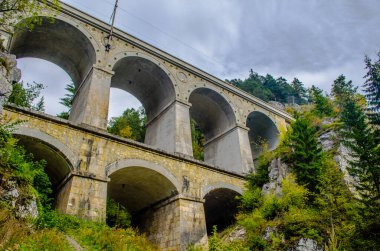Avusturya 'daki semmering bahn unesco dünya mirası demiryolunun bir viyadük detayı