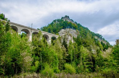 Avusturya 'daki semmering bahn unesco dünya mirası demiryolunun bir viyadük detayı