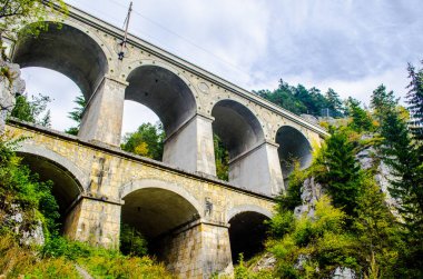 Avusturya 'daki semmering bahn unesco dünya mirası demiryolunun bir viyadük detayı