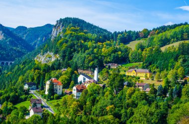 Breitenstein I semmering, Avusturya 'da Unesco dünya mirasının bir parçası olan ünlü semmeringbahn demiryolu üzerinde yer alan küçük bir köydür.