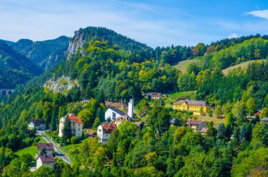 Breitenstein I semmering, Avusturya 'da Unesco dünya mirasının bir parçası olan ünlü semmeringbahn demiryolu üzerinde yer alan küçük bir köydür.