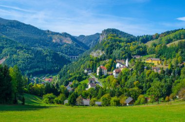 Breitenstein I semmering, Avusturya 'da Unesco dünya mirasının bir parçası olan ünlü semmeringbahn demiryolu üzerinde yer alan küçük bir köydür.