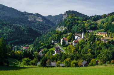 Breitenstein I semmering, Avusturya 'da Unesco dünya mirasının bir parçası olan ünlü semmeringbahn demiryolu üzerinde yer alan küçük bir köydür.