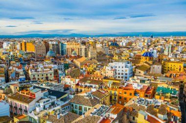 Valencia 'nın havadan görünüşü La Lonja unesco sitesi, merkez pazar ve kilise Iglesia de los Santos Juanes